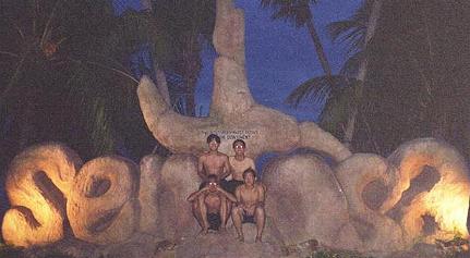 Hunks.jpg (20203 bytes)