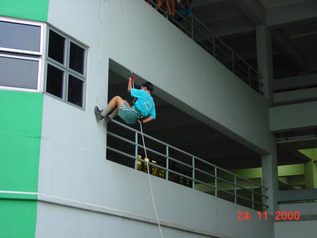 absailing2.jpg (27712 bytes)